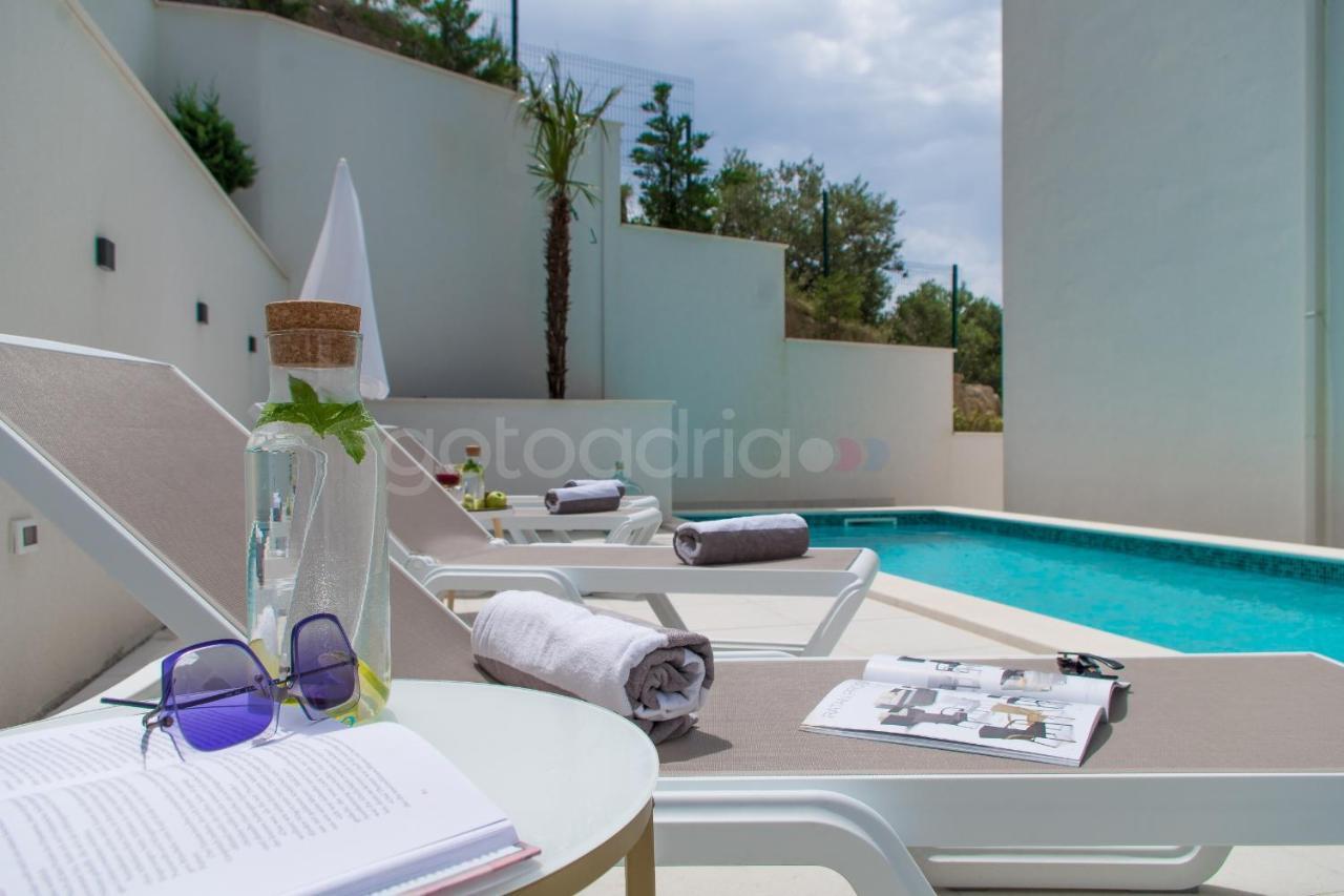 Smaragd - Perle - Luxury With Shared Pool Makarska